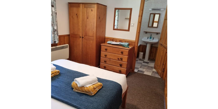 Elcho Lodge bedroom Elcho beroom showing en suite bathroom off the bedroom