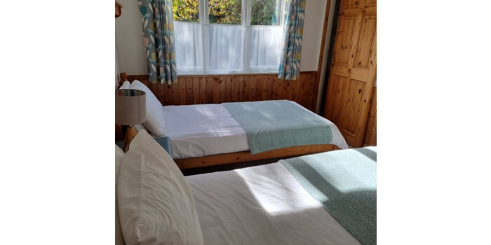 River Edge Lodge twin room